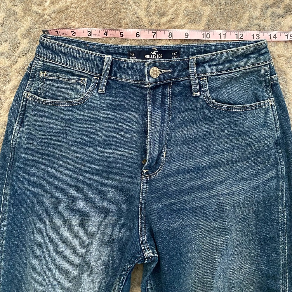 HOLLISTER Ultra‎ High Rise Mom Jean - Picture 5 of 9